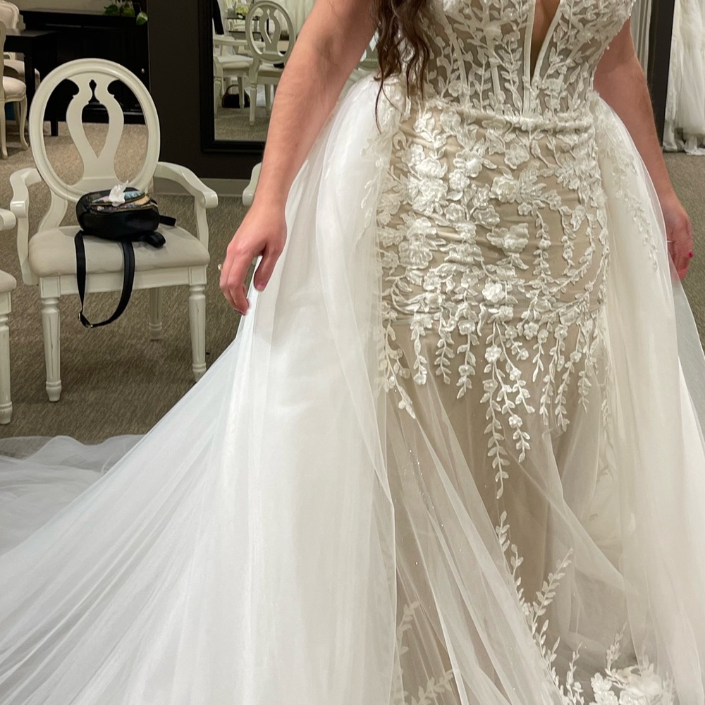 Detachable skirt for wedding gown